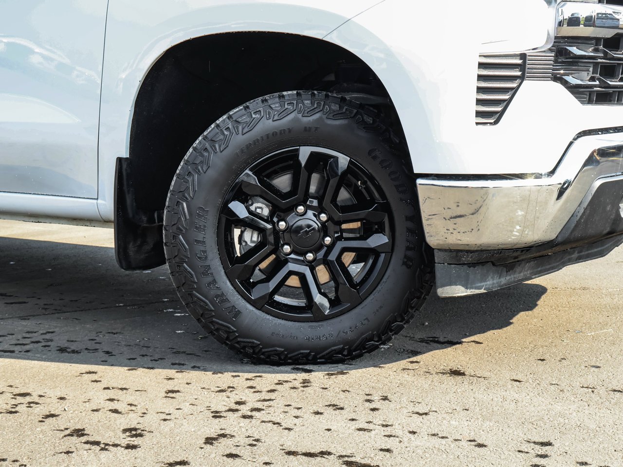 2024 Chevrolet Silverado 1500 4WD Crew Cab 147 LT White Sherwood Park - photo #10