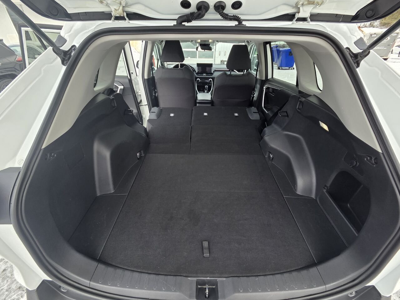 Toyota RAV4 LE TI 2023 blanc Lac-Etchemin - photo #12