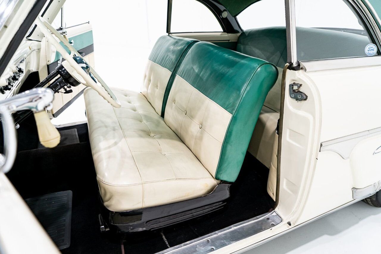 Ford Crestline Skyliner rare glass top long term ownership 1954 Blanc Montréal - photo #72