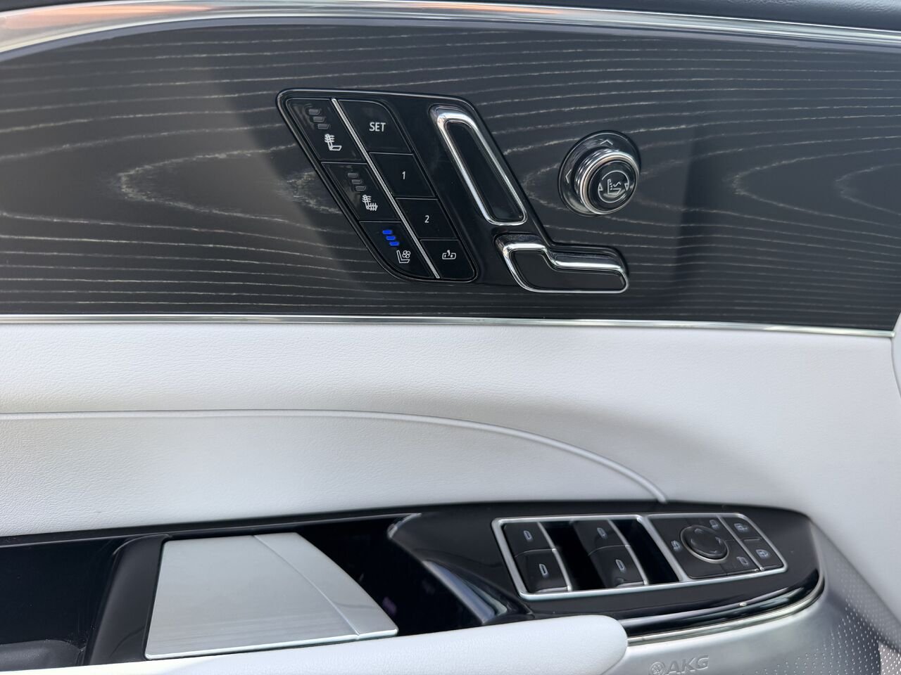 Cadillac LYRIQ LUXURY AWD FINANCEMENT À PARTIR DE 0.99% 2024 Argent Laval - photo #22