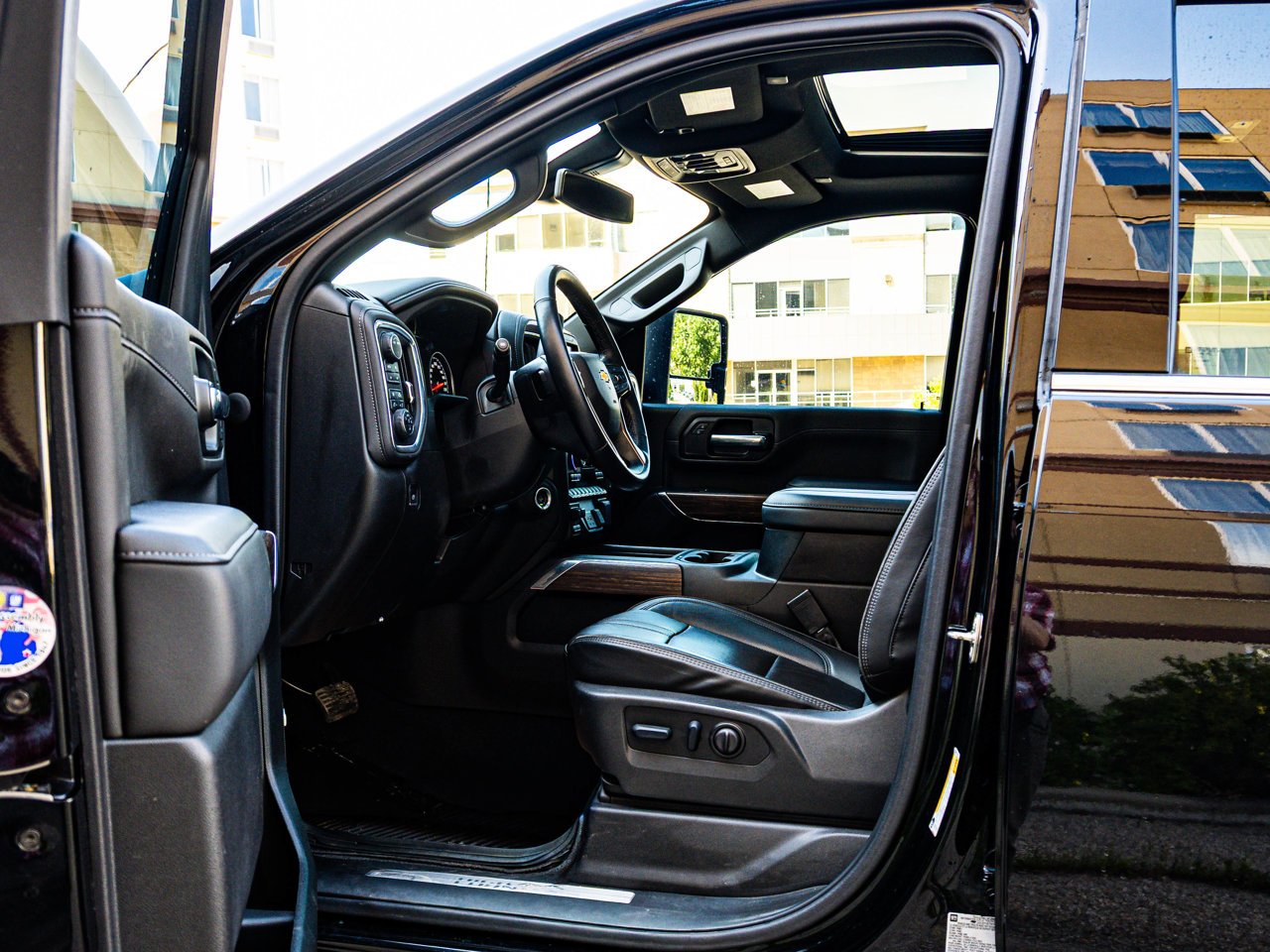 2023 Chevrolet Silverado 3500HD 4WD Crew Cab 159 High Country Black Sherwood Park - photo #16