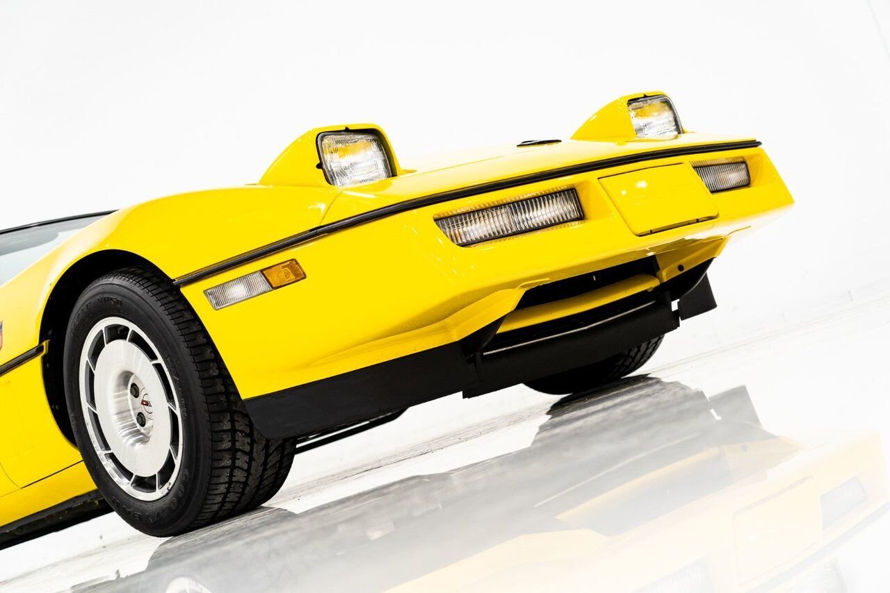 1986 Chevrolet Corvette Pace Car livery with only 17,380km (10,800miles) Yellow Montreal - photo #57