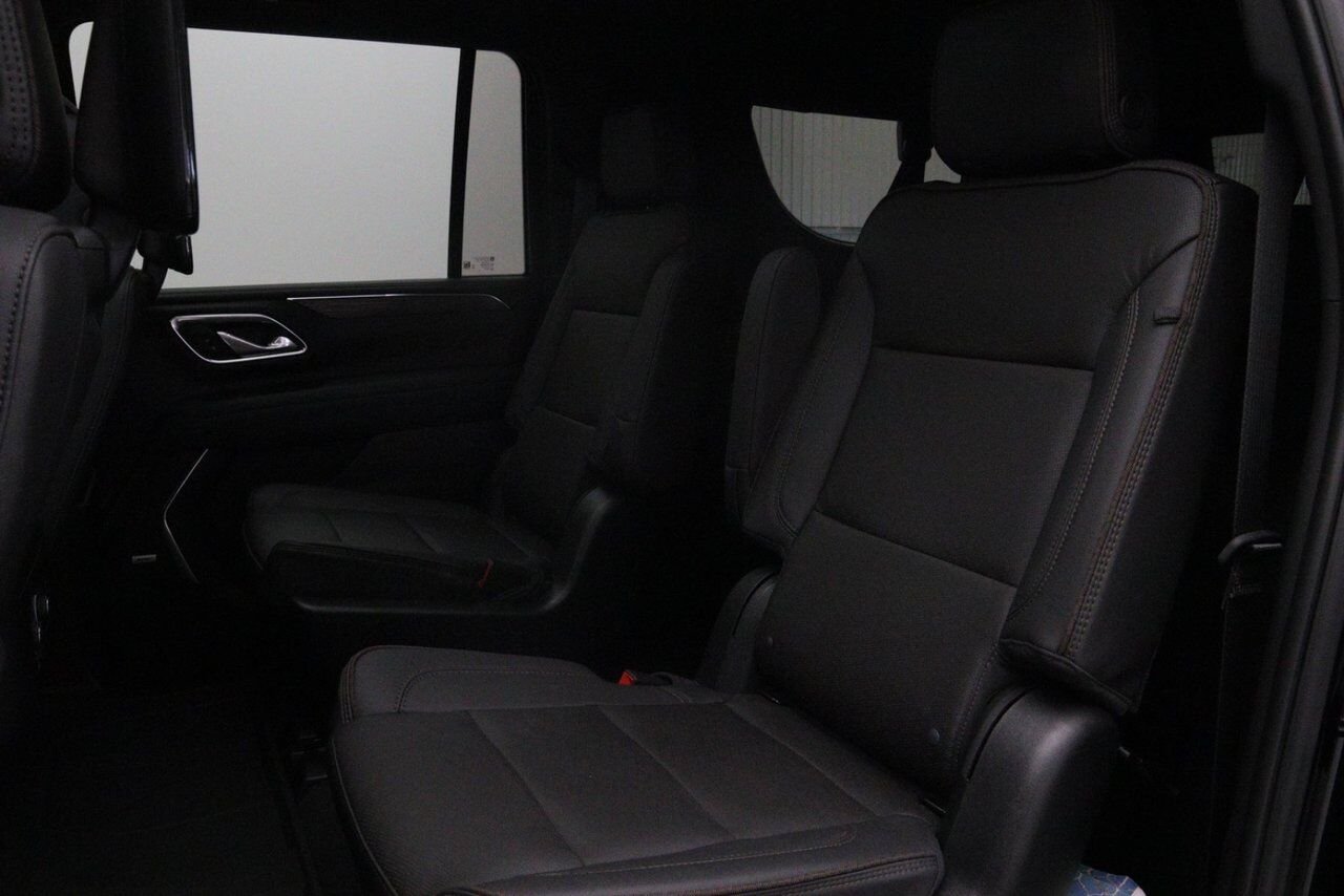 Chevrolet Suburban NIV 1GNSKGKT4PR480429 2023 Noir Baie-Comeau - photo #28