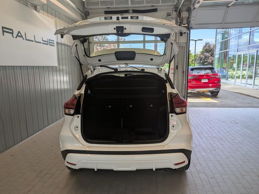 2021 Nissan Kicks SR FWD White