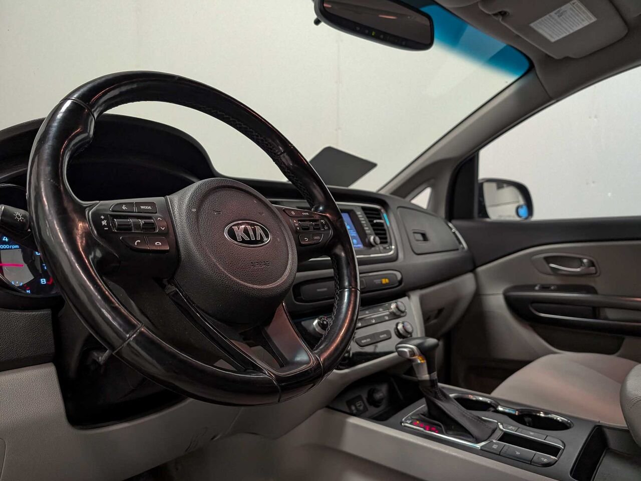2020 Kia Sedona LX TA Blue Sherbrooke - photo #9