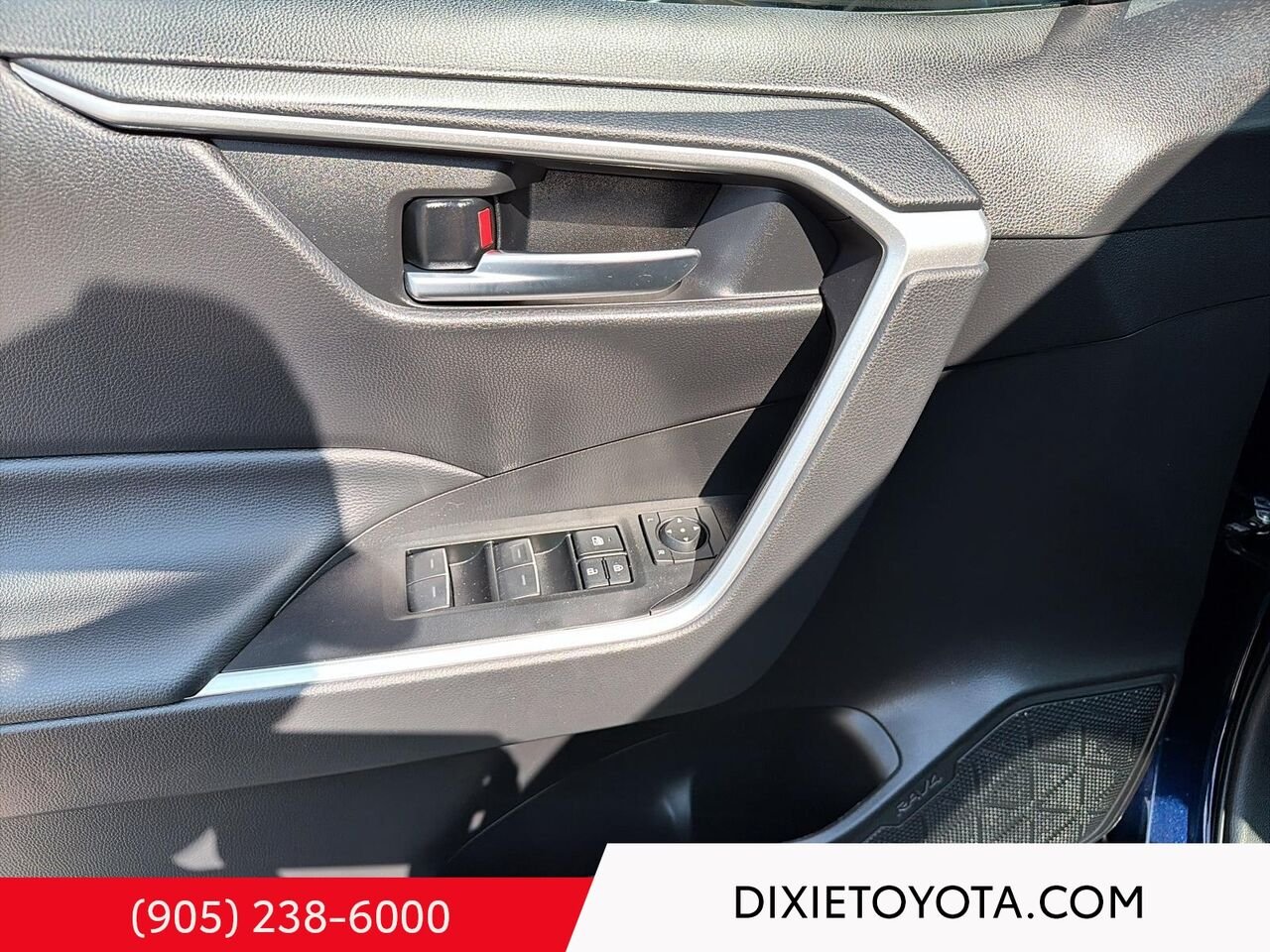 2025 Toyota RAV4 XLE AWD / CLEAN CARFAX / HEATED SEATS / MOONROOF / ALLOY WHEELS / CARPLAY AND ANDROID AUTO Blue Mississauga - photo #7