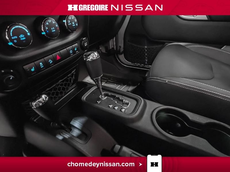 Jeep Wrangler Unlimited 2015 Argent Laval - photo #20