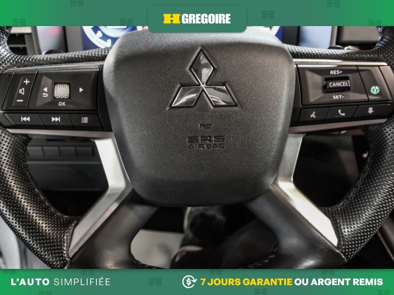 2023 Mitsubishi Outlander Silver Blainville - photo #25