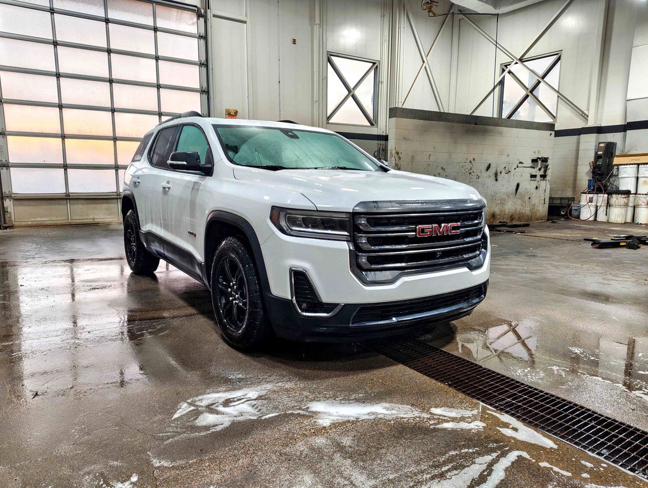 2023 GMC Acadia AWD 4dr AT4 White Sherwood Park - photo #2
