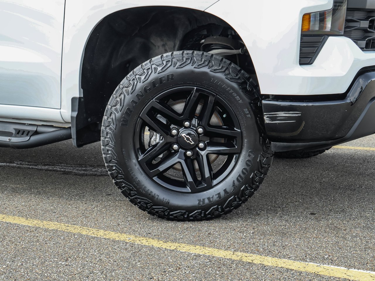 2024 Chevrolet Silverado 1500 4WD Crew Cab 147 Custom Trail Boss White Sherwood Park - photo #10