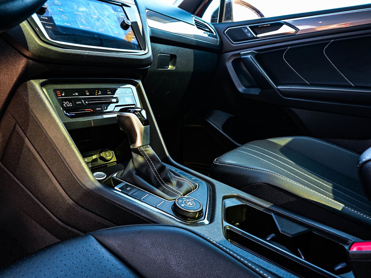 2024 Volkswagen Tiguan Comfortline R-Line Black Edition 4MOTION Red Sherwood Park - photo #28