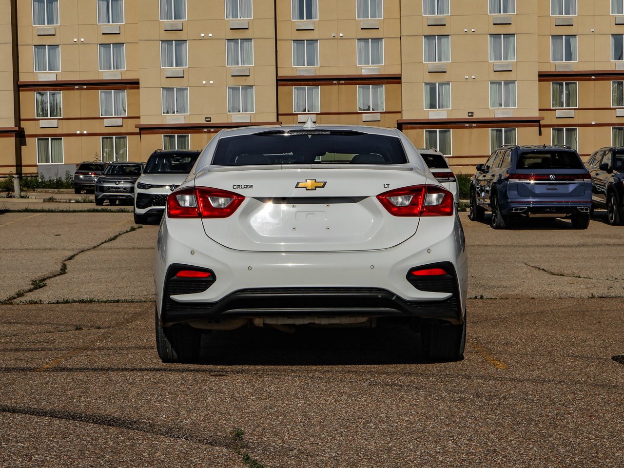2018 Chevrolet Cruze 4dr Sdn 1.4L LT w/1SD White Sherwood Park - photo #6
