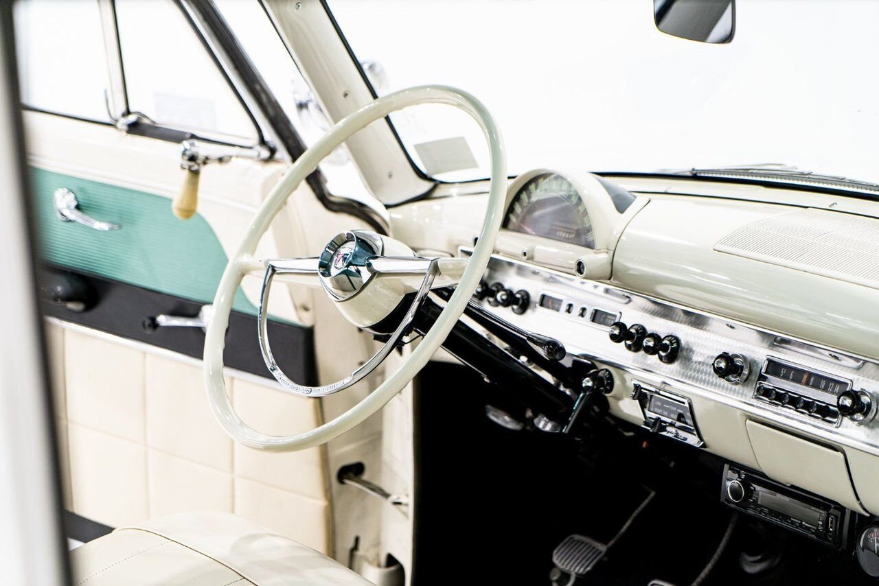Ford Crestline Skyliner rare glass top long term ownership 1954 Blanc Montréal - photo #9