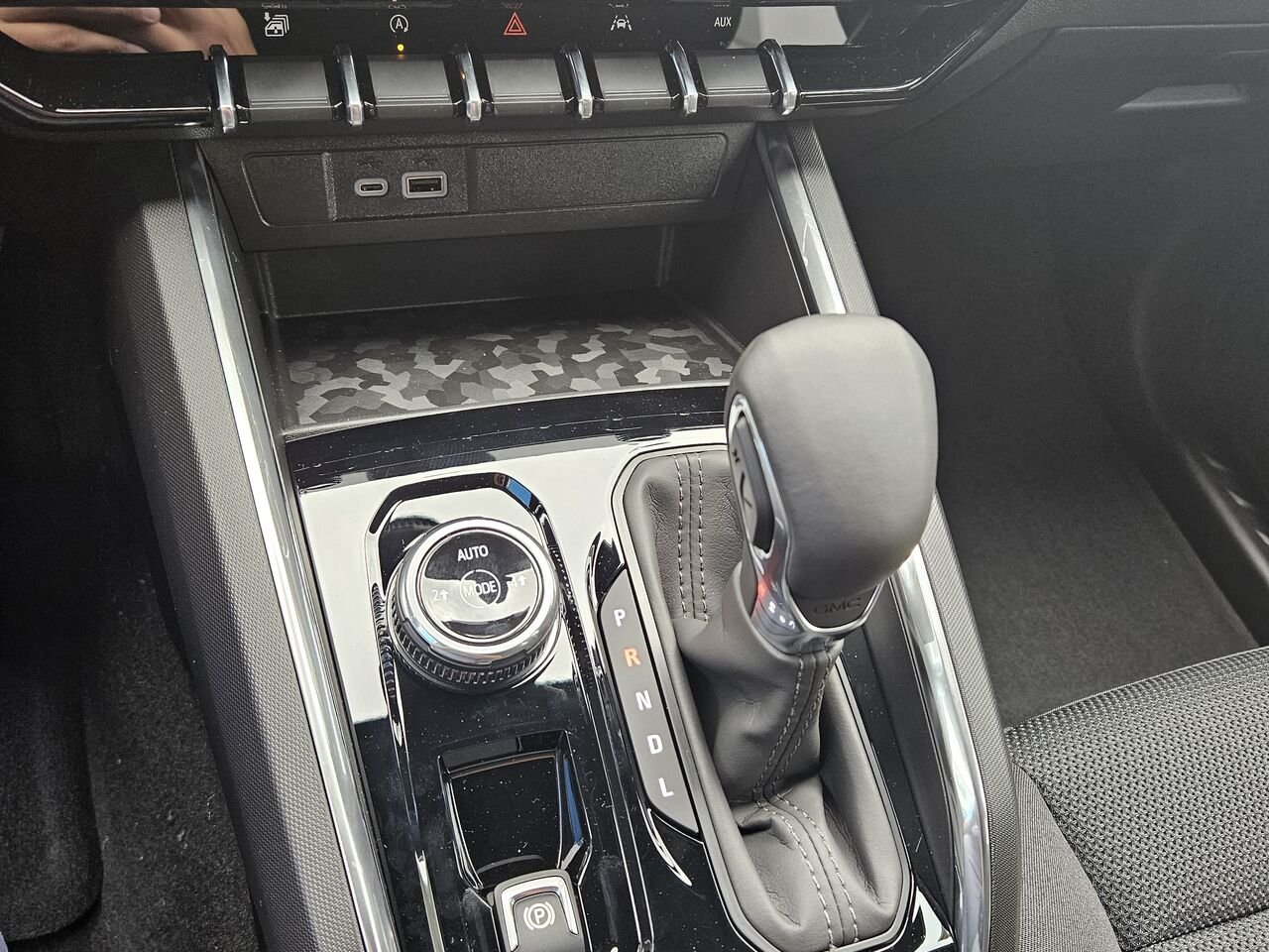 GMC Canyon Elevation cabine multiplace 4RM 2026 Blanc sommet Thetford Mines - photo #9