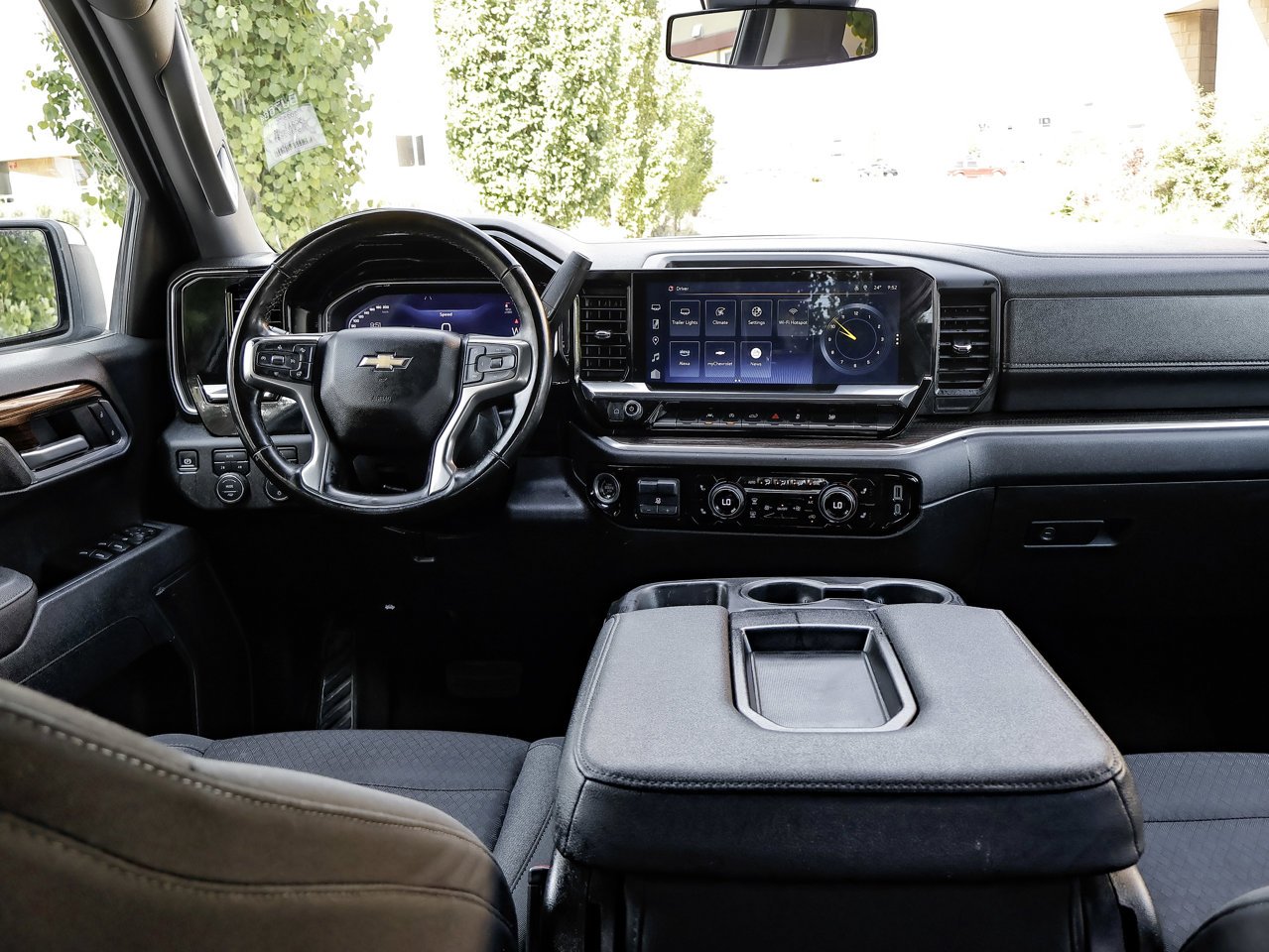 2025 Chevrolet Silverado 1500 4WD Crew Cab 147 LT White Sherwood Park - photo #26
