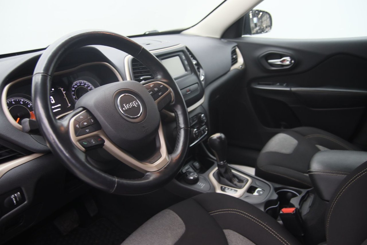 2015 Jeep Cherokee VIN 1C4PJMAS2FW729092 Grey Chicoutimi - photo #5