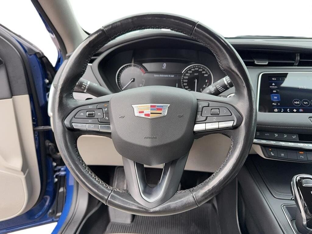 2021 Cadillac XT4 VIN 1GYFZDR44MF006930 Grey Baie-Comeau - photo #11