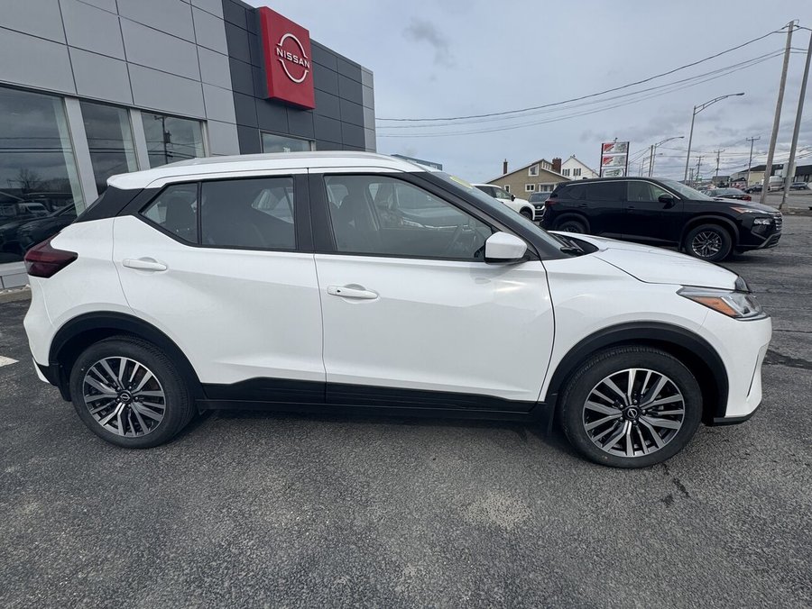 2025 Nissan Kicks Play 2025 White