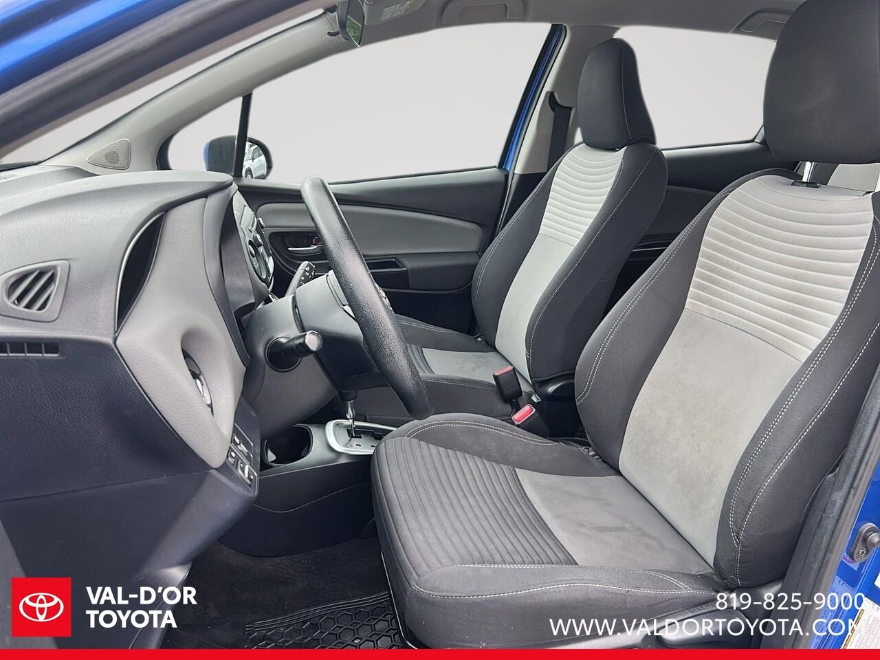 Toyota Yaris Hatchback LE 5 portes BA 2018 Bleu Val-d'Or - photo #7