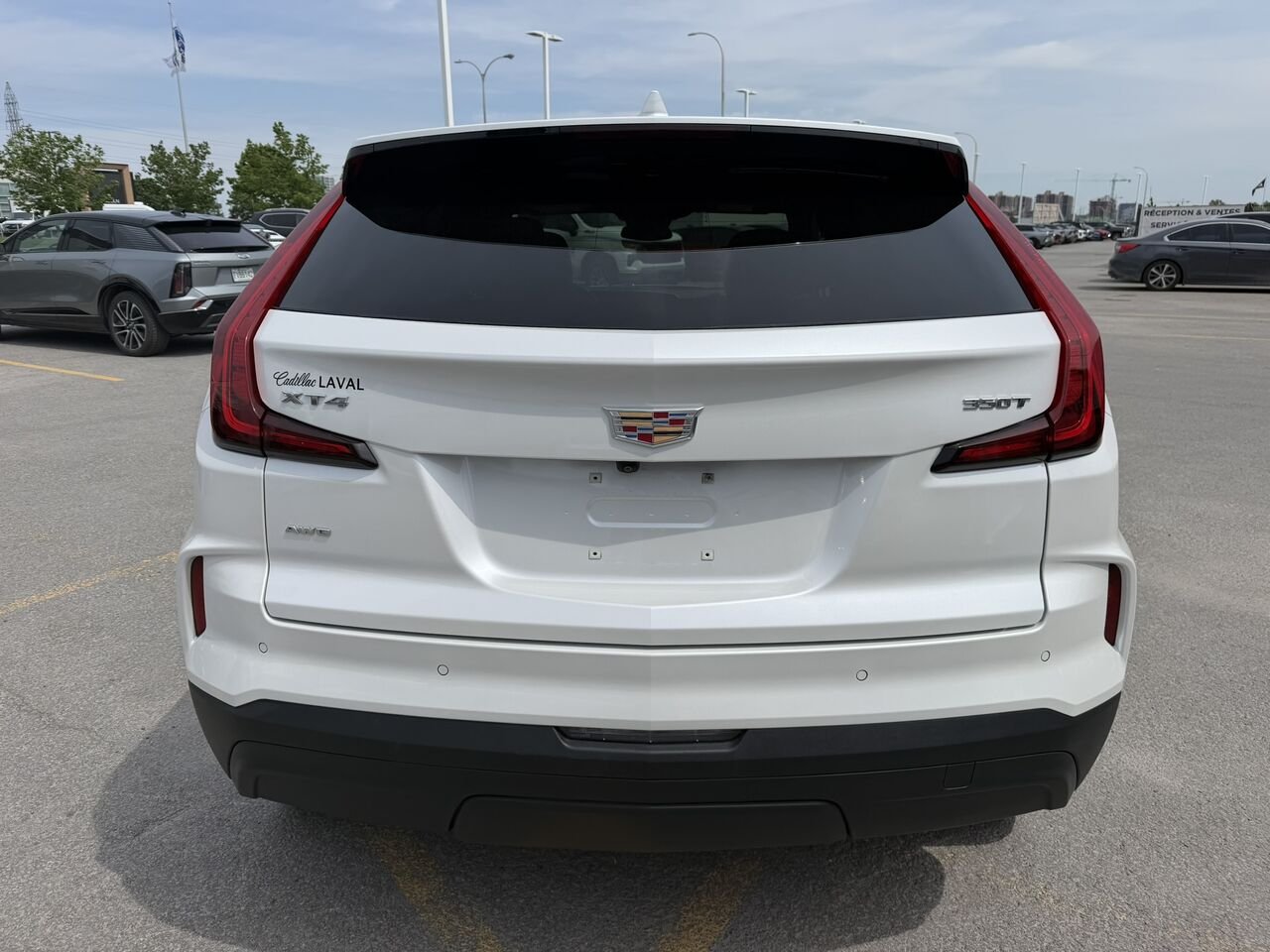2024 Cadillac XT4 LURURY AWD FINANCEMENT À PARTIR DE 3.99% White Laval - photo #10