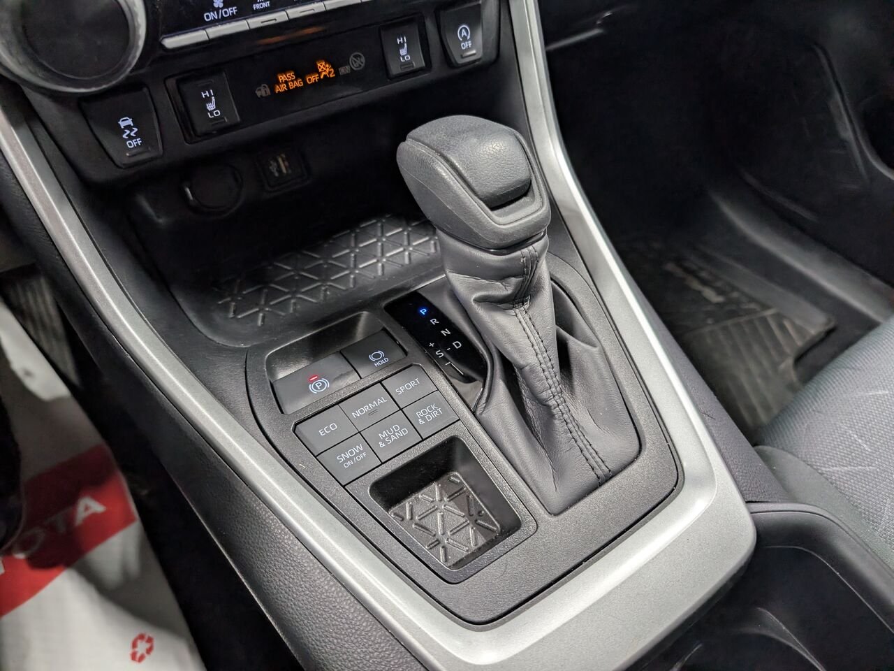 Toyota RAV4 LE/SIÈGES CHAUFFANTS/CAMÉRA DE RECUL/BLUETOOTH/AC/ 2025 Blanc Sherbrooke - photo #19