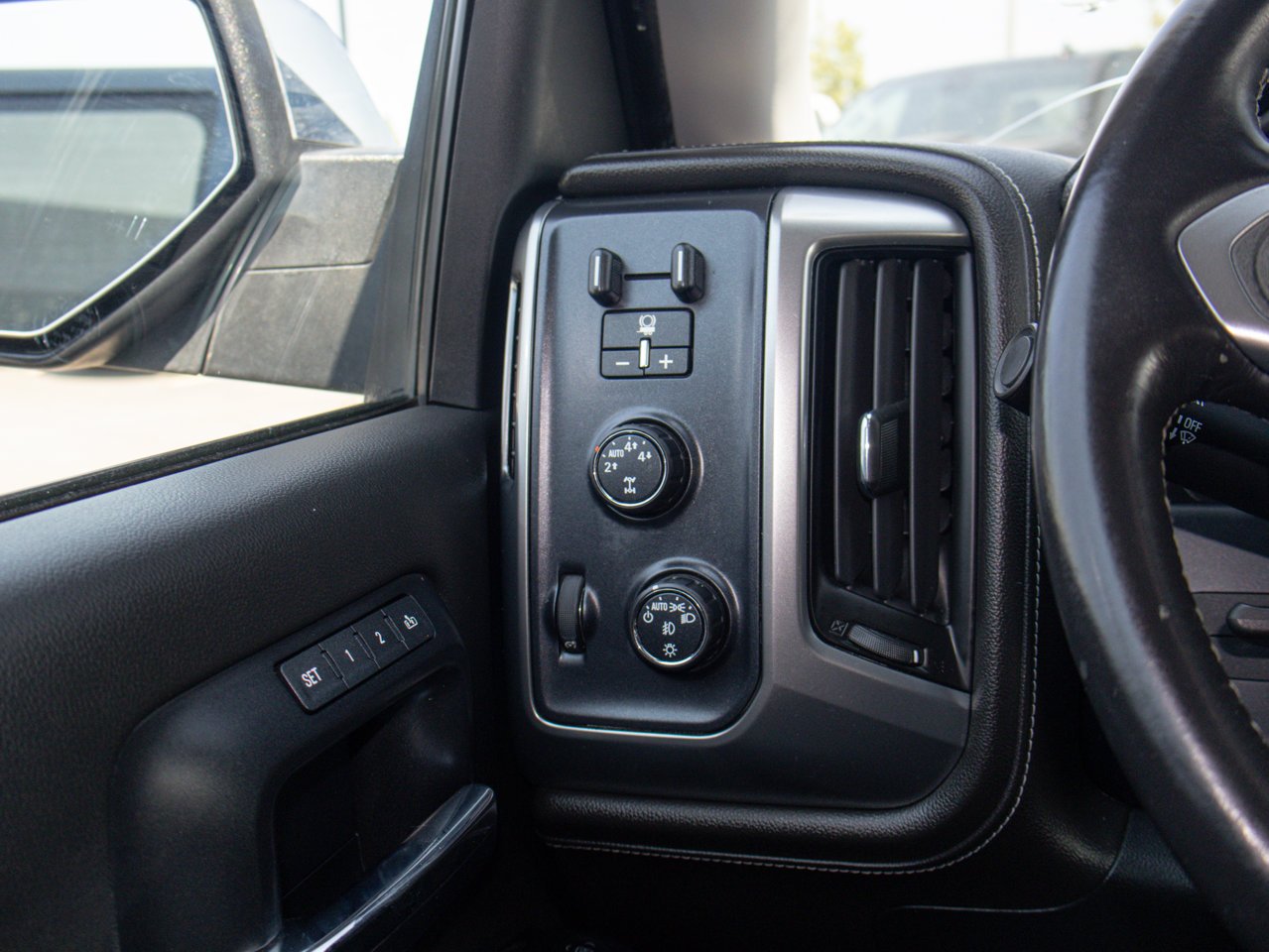 2014 Chevrolet Silverado 1500 4WD Crew Cab Short Box LTZ w/2LZ Blue Sherwood Park - photo #23