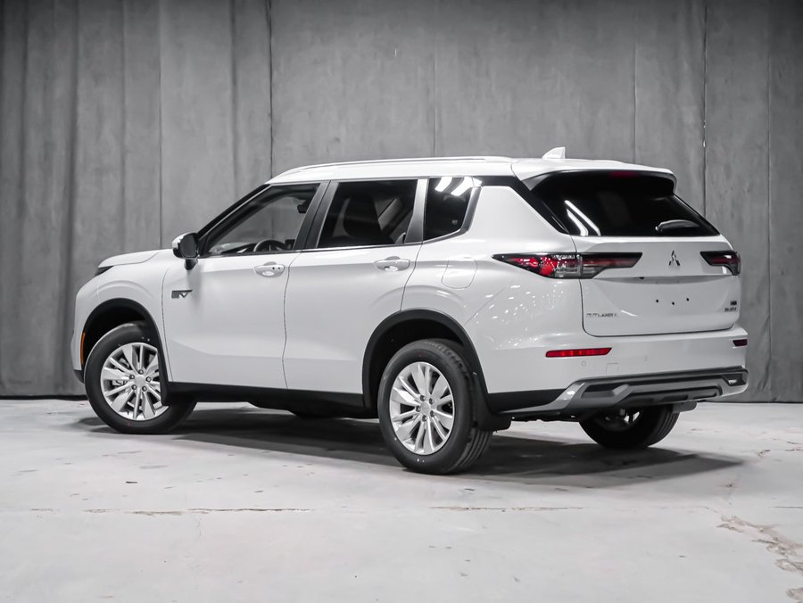 2026 Mitsubishi Outlander Plug-In Hybrid SE White Diamond Premium Finish