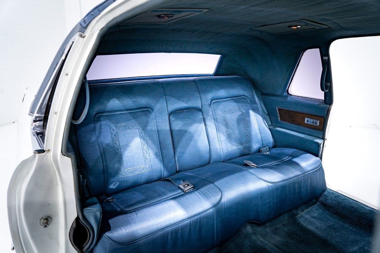 Cadillac Fleetwood **PRICE IN USD** Factory Limo dual AC with only 18,892 miles 1966 Blanc Montréal - photo #56