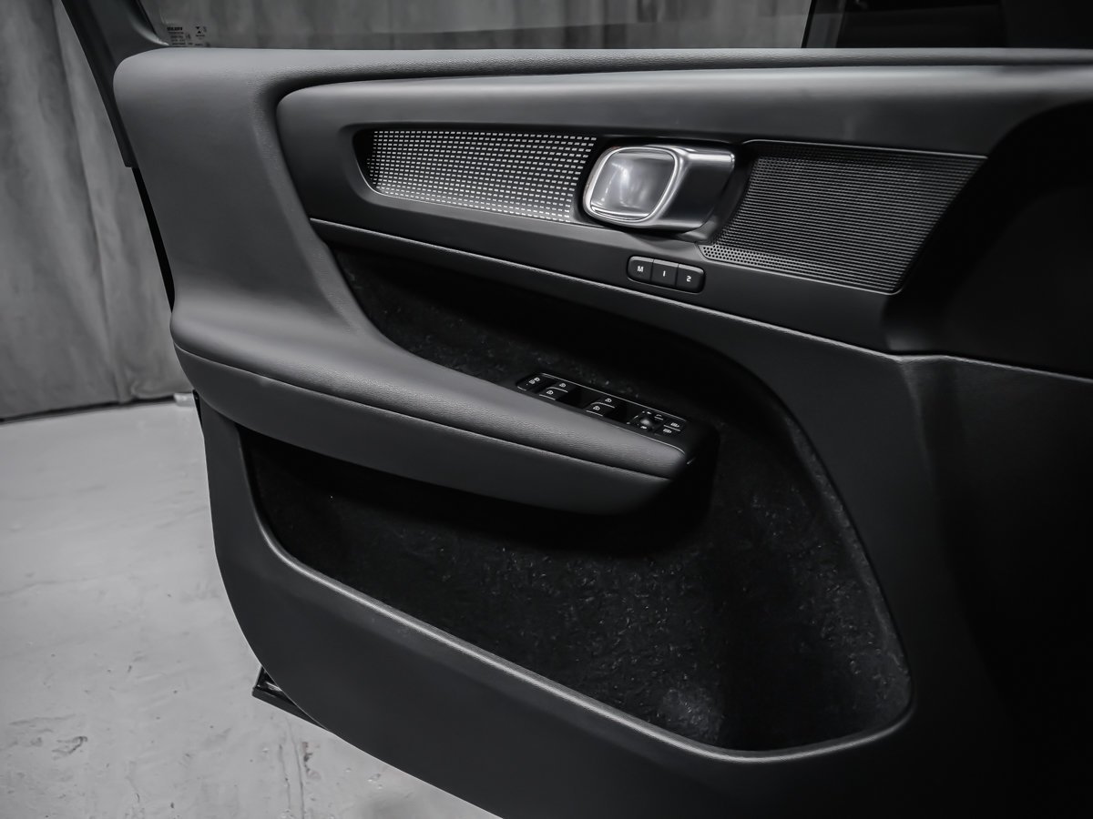 2021 Volvo XC40 T5 R-DESIGN ADVANCED Black Montreal - photo #8
