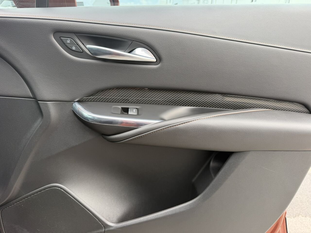 2019 Cadillac XT4 SPORT AWD Orange Laval - photo #24