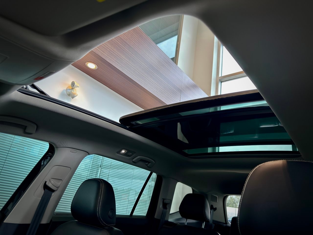 2022 Volkswagen Atlas Black Notre-Dame-des-Prairies - photo #15