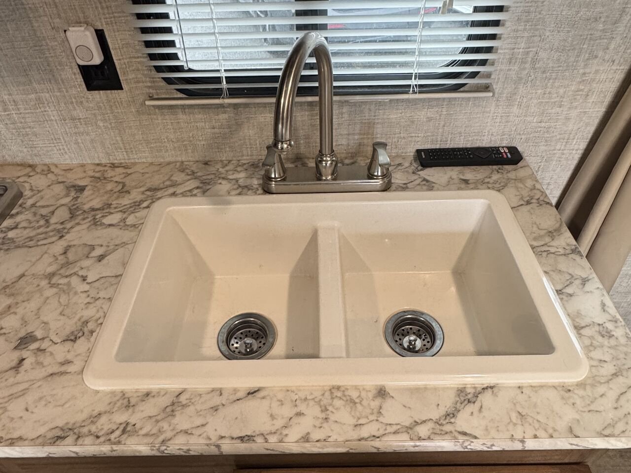 GRAND RIVER 267BH. BUNKHOUSE ULTRALITE SERIES 2019 Blanc Granby - photo #24