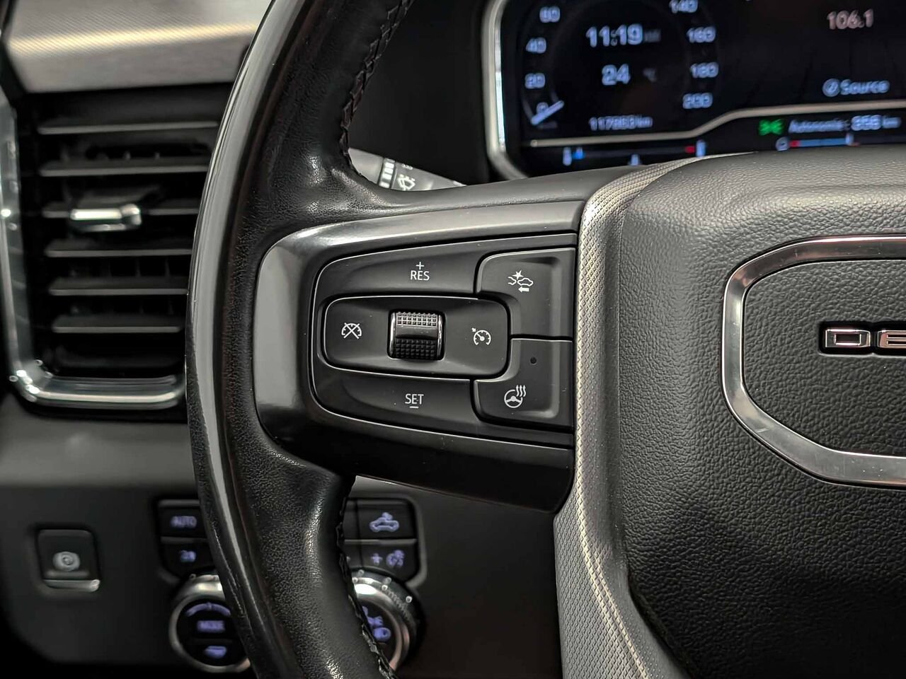 GMC SIERRA CAISSE STANDARD DE 6 PIEDS 6 POU DENALI Toit Ouvrant 2024 Noir Sherbrooke - photo #17
