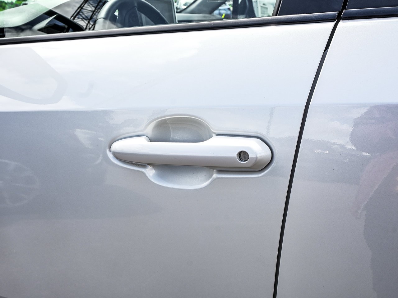 2024 Toyota RAV4 Hybrid XLE AWD White w/Black Roof Sherwood Park - photo #7