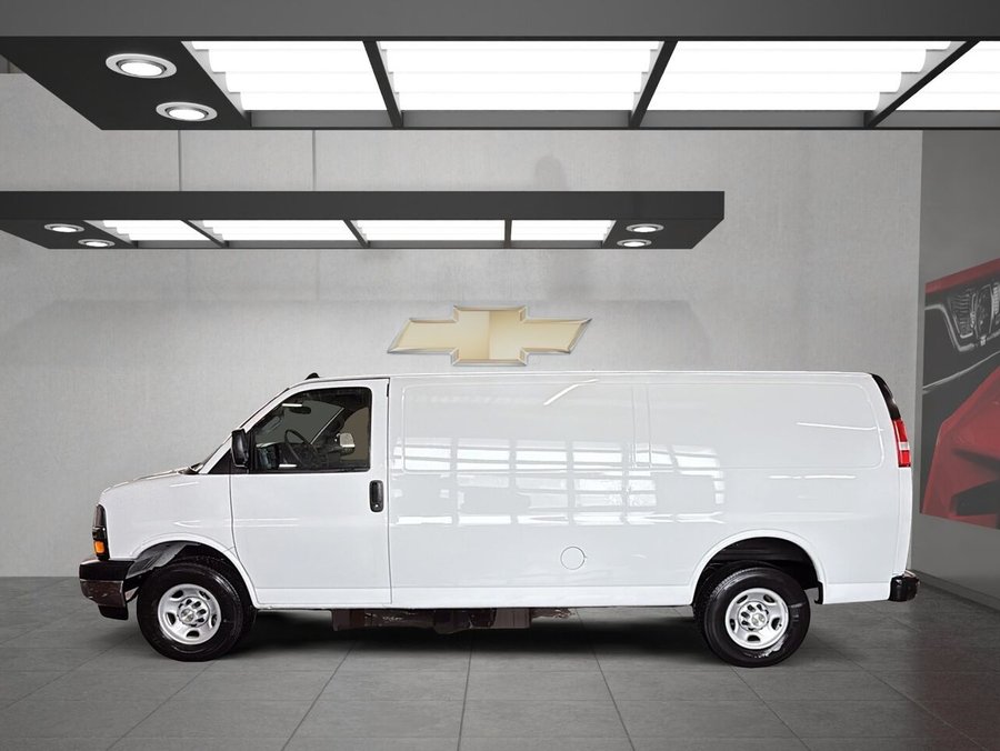 2024 Chevrolet Express Cargo Van 2024 Summit White