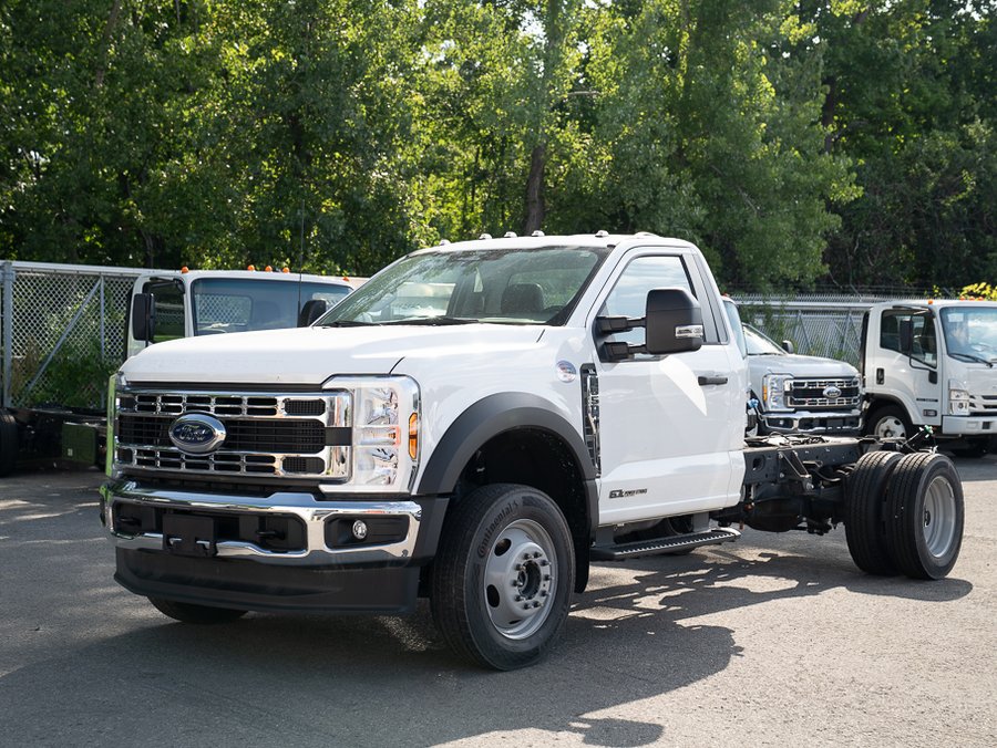 2024 Ford Super Duty F-550 DRW 2024 White