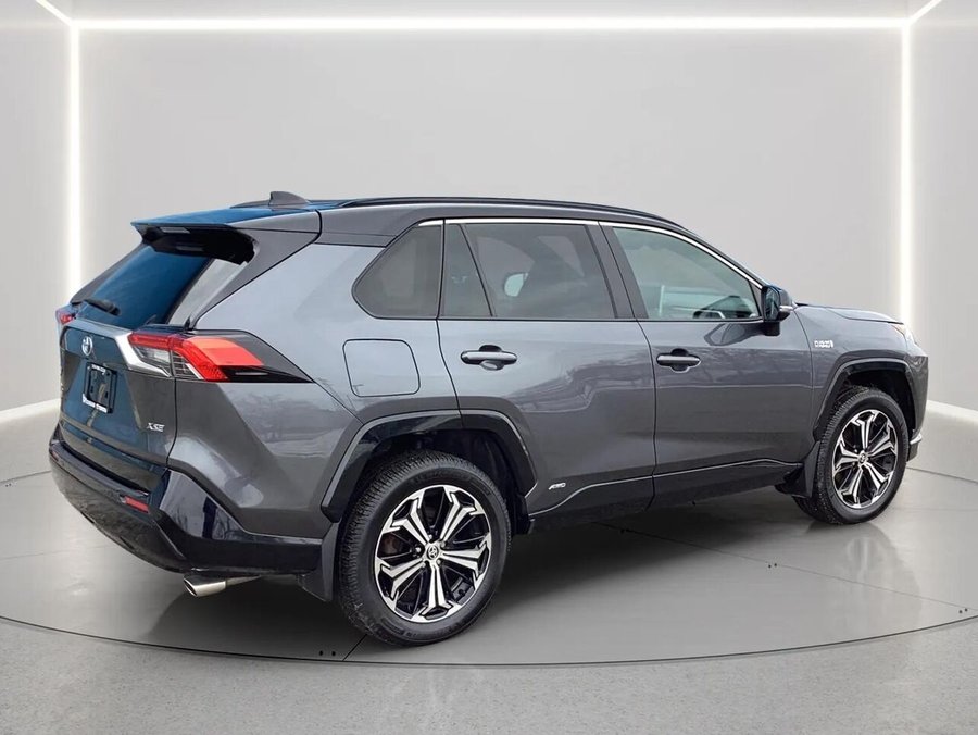 Toyota RAV4 Hybride Branchable 2021 2021 Gris magnétique métallisé avec toit noir