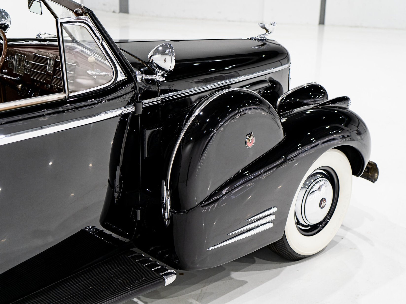 Cadillac Series 90 **PRICE IN USD**1 of 13 V16 1938 Noir Montréal - photo #35