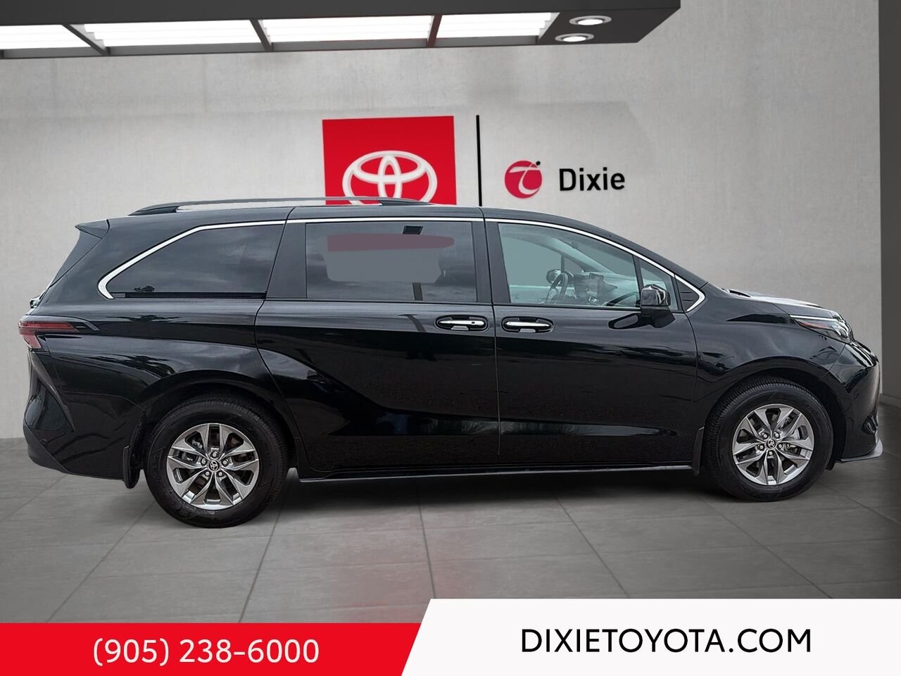 2025 Toyota Sienna Hybrid XLE FWD / CLEAN CARFAX / HEATED SEATS / MOONROOF / ALLOY WHEELS / CARPLAY AND ANDROID AUTO Black Mississauga - photo #2