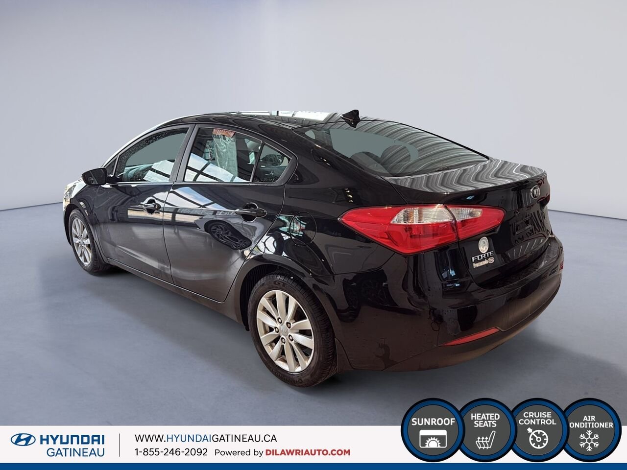 Kia Forte LX+ *** bas millage ,toit ouvrant *** 2015 Noir Ottawa & Gatineau - photo #3