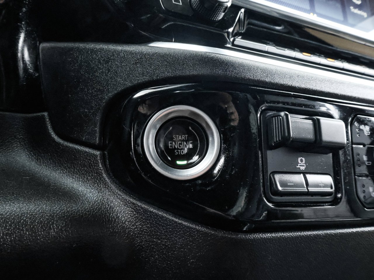 2024 Chevrolet Silverado 3500HD 4WD Crew Cab 159 High Country White Sherwood Park - photo #25
