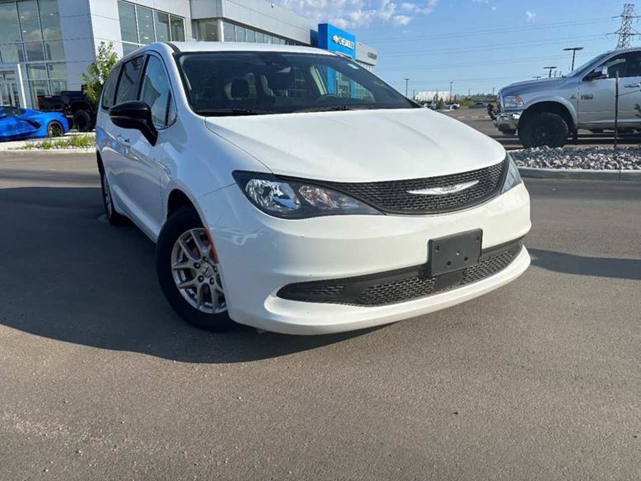 2024 Chrysler Grand Caravan SXT 2WD White Sherwood Park - photo #1