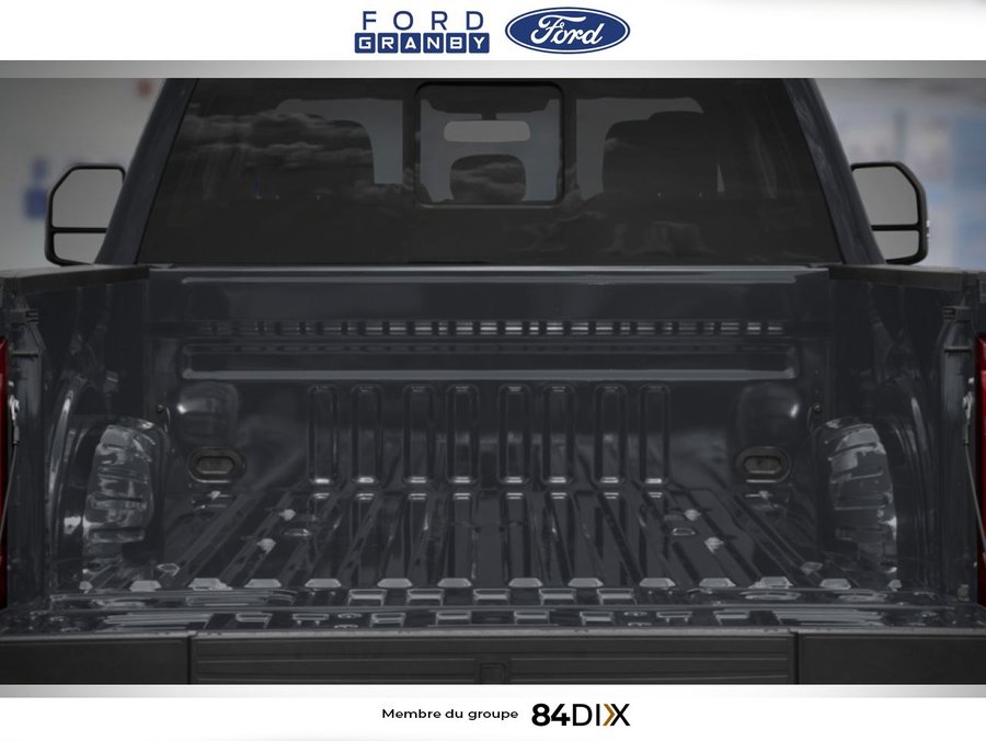 Ford Super Duty F-250 SRW XLT cabine 6 places 4RM caisse de 8 pi 2026 Noir agate métallisé