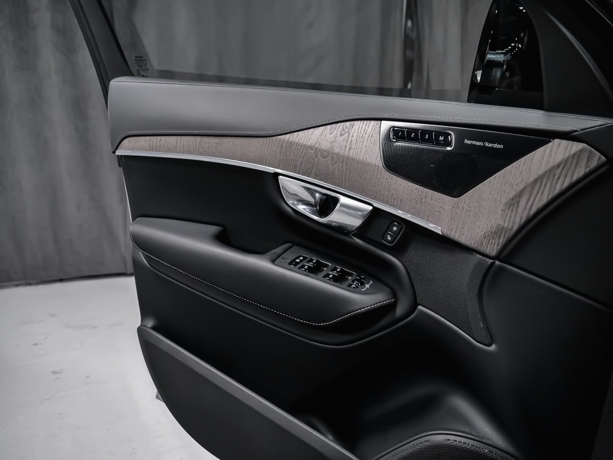 2023 Volvo XC90 B6 ULTIMATE DARK Grey Montreal - photo #8
