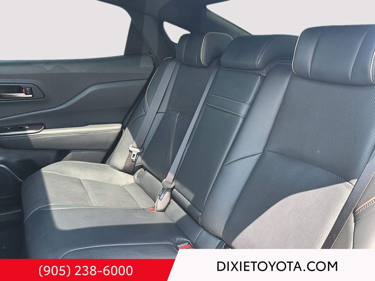 2026 Toyota Crown HYBRID PLATNIUM AWD / CLEAN CARFAX / HEATED AND VENTILATED SEATS / ALLOY WHEELS / CARPLAY AND ANDROID AUTO Mississauga - photo #20