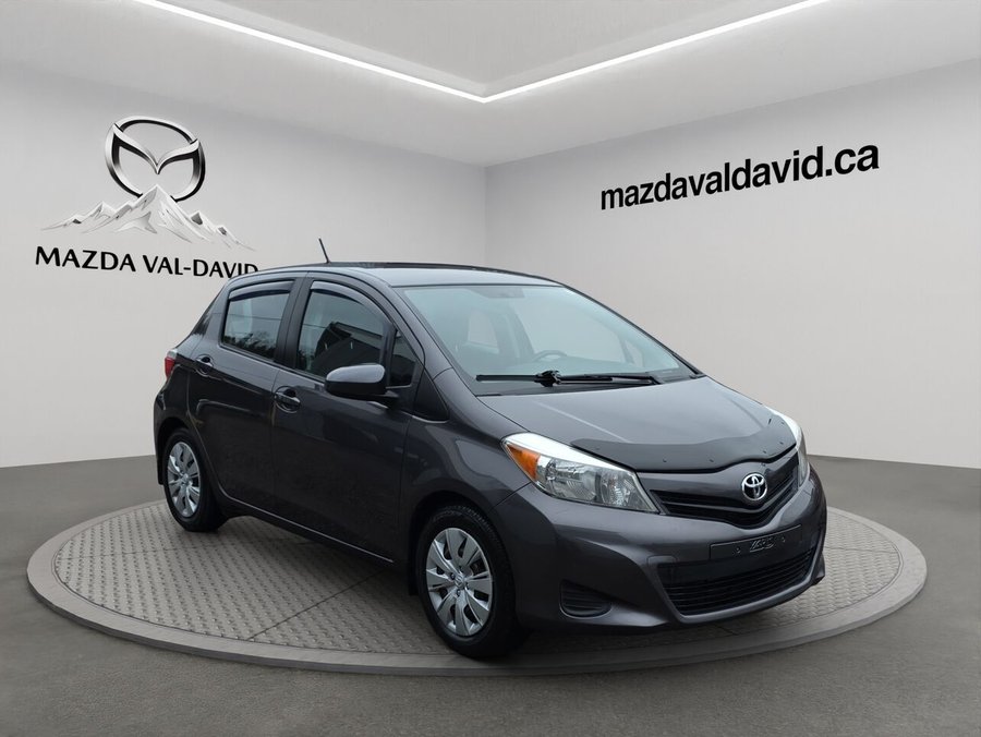 2014 Toyota Yaris Hayon 5 portes, boîte manuelle, LE, bluetooth, rétroviseurs électriques Grey