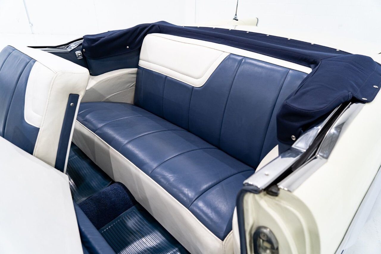 1957 Pontiac Bonneville *PRICE IN USD* Fuel injected 347/315HP 1 of 630 produced White Montreal - photo #12