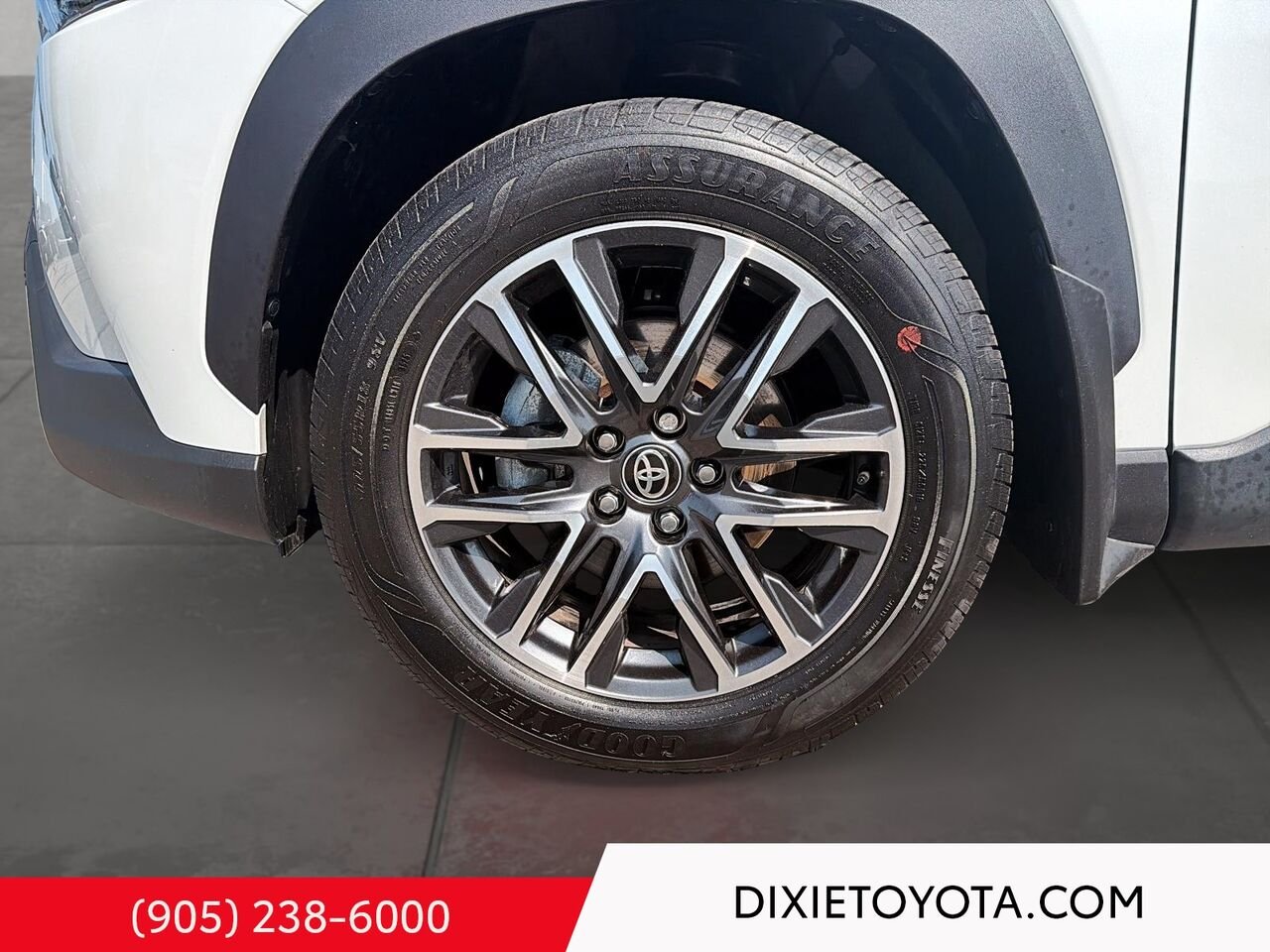 2026 Toyota Corolla Cross XLE AWD / CLEAN CARFAX / HEATED SEATS / MOONROOF / ALLOY WHEELS / CARPLAY AND ANDROID AUTO White Mississauga - photo #6