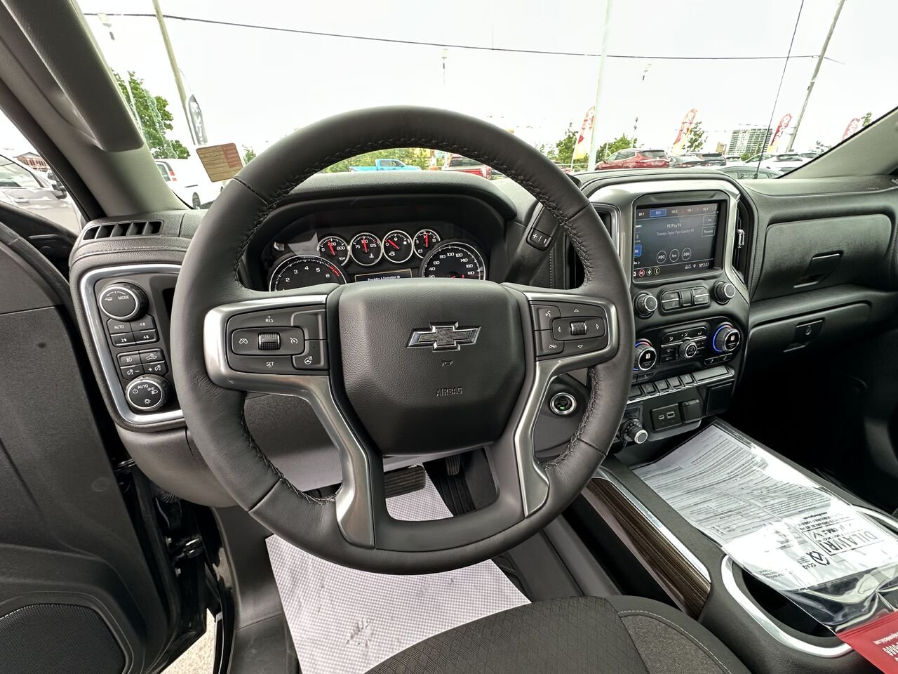 2022 CHEVROLET SILVERADO LTD K1500 LT TR LT Trail Boss cabine multiplace 4RM 147 po White Gatineau - photo #5