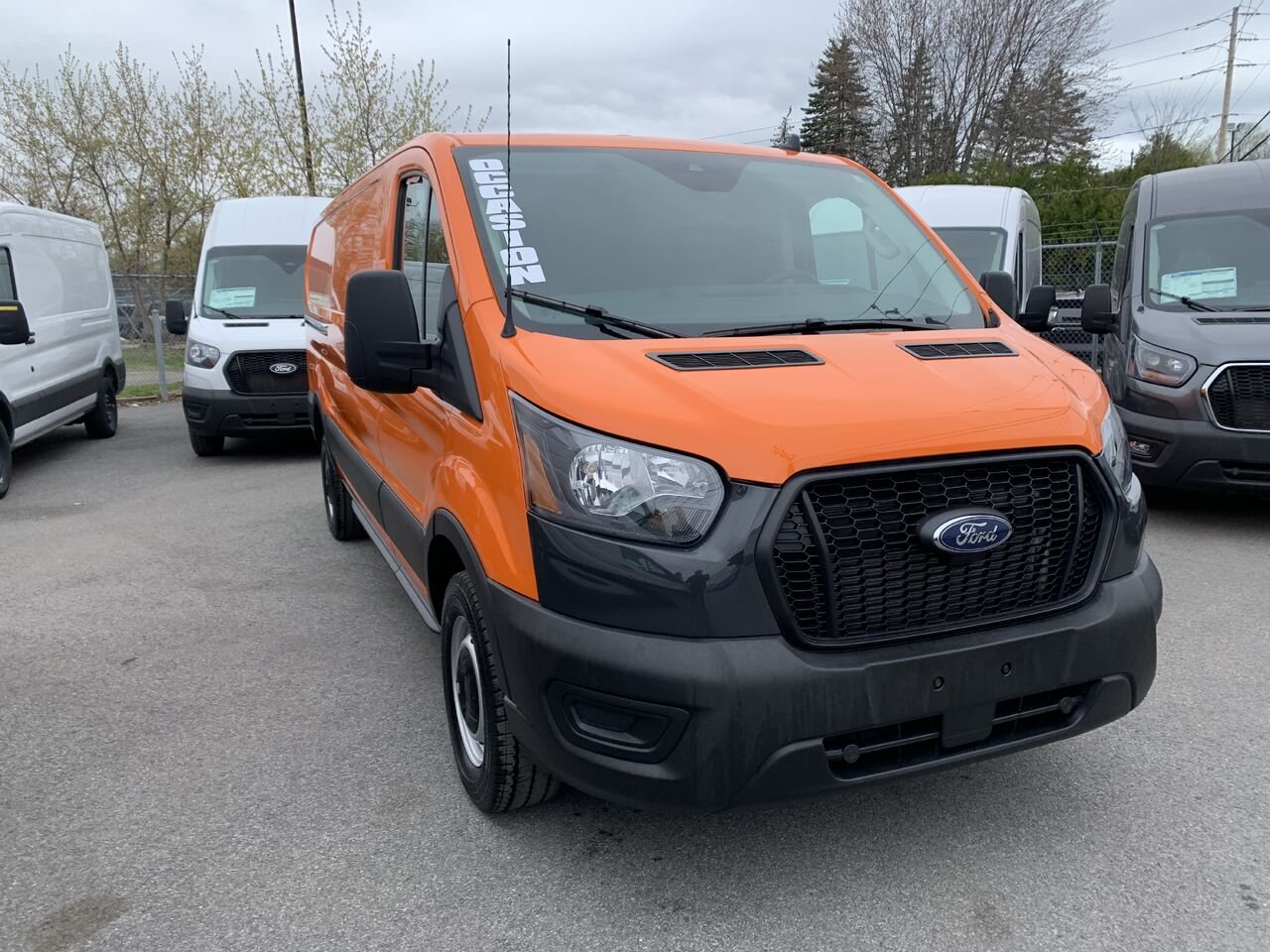 2025 Ford Transit fourgon utilitaire Orange Châteauguay - photo #1